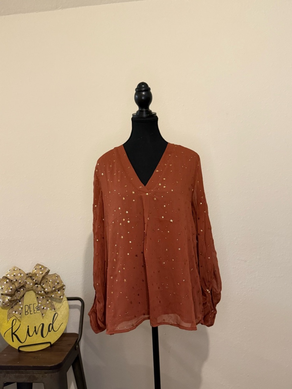 entro Rust Star-Print V-Neck Long-Sleeve Tunic